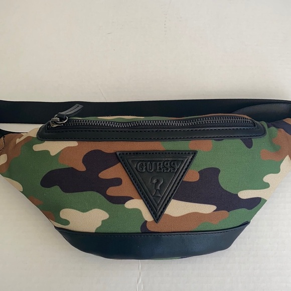 New GUESS Marcelo Logo Camo Fanny Pack - Picture 1 of 5